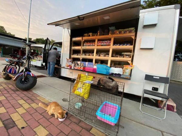 This Alor  Setar  Nurse Started A Mobile Pet Truck To Help 