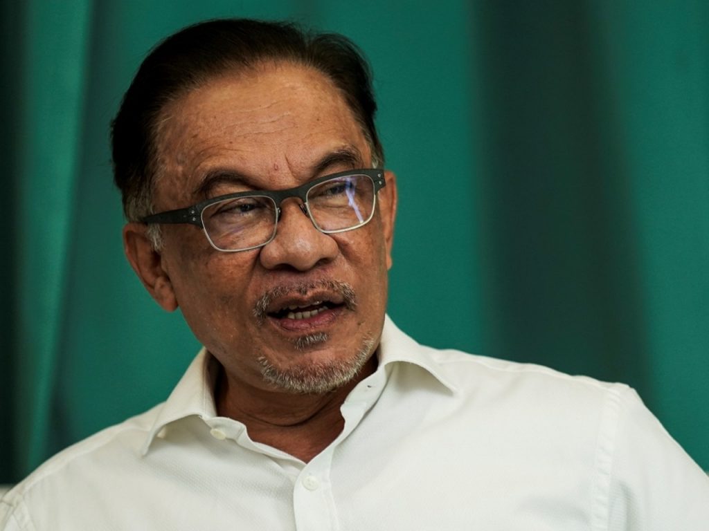 While M’sia Waits Anxiously For The Outcome, PM Candidate Anwar Ibrahim ...