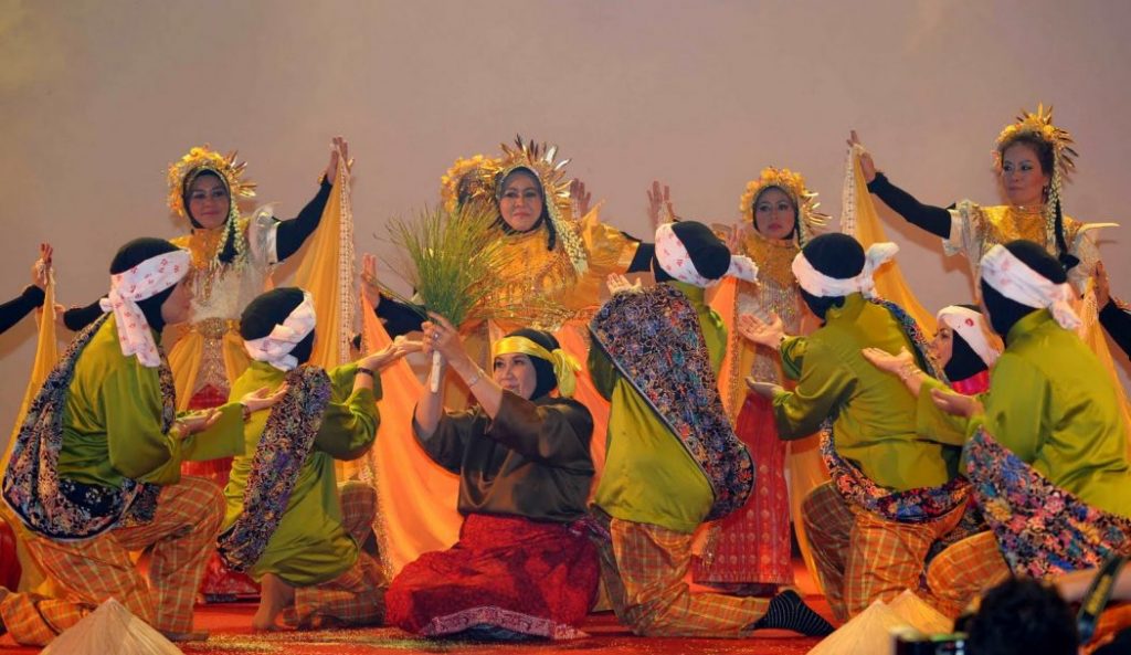 The Unnerving Lore Behind Terengganu’s ‘Ulek Mayang’ Folk Dance & Why ...