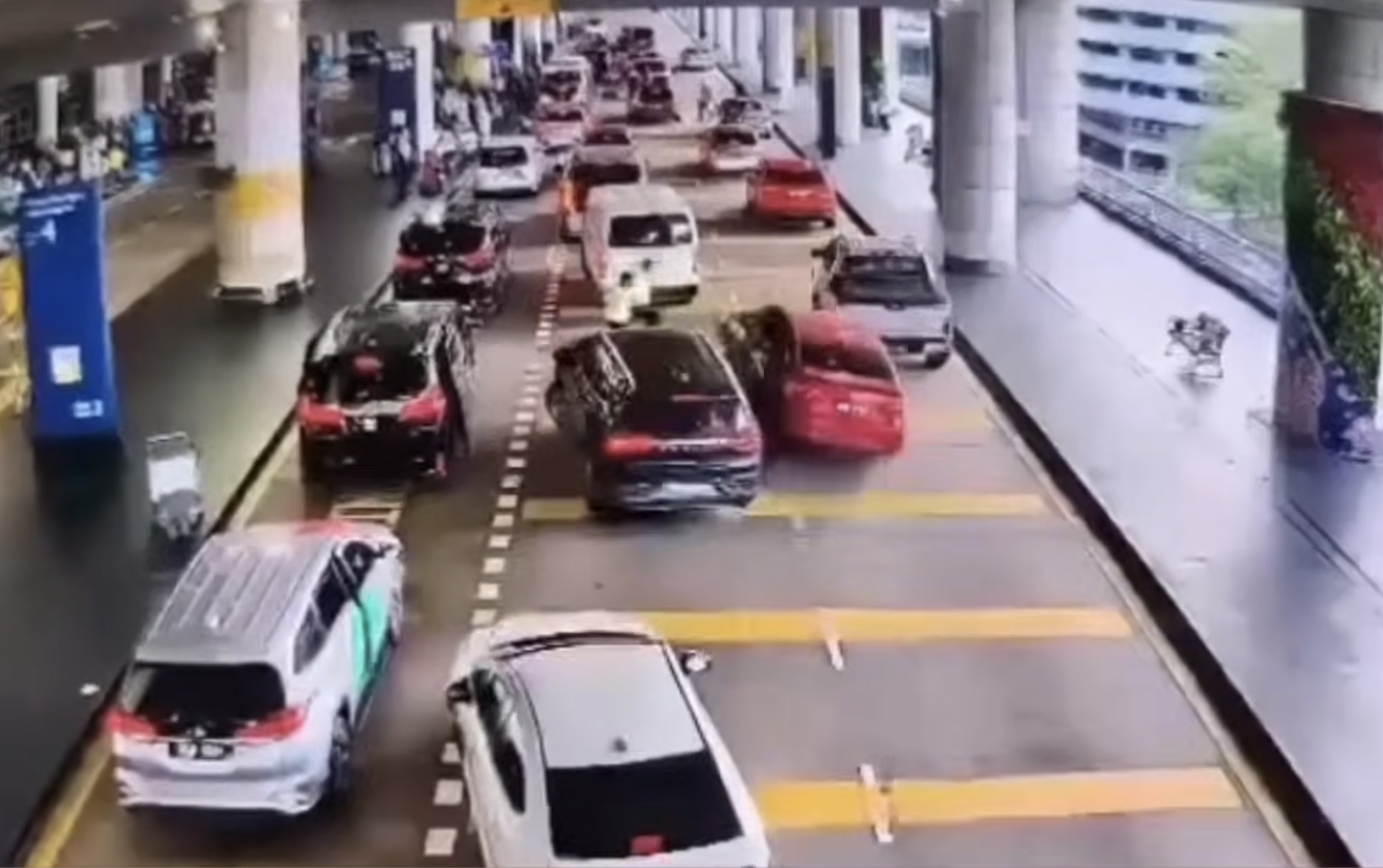 30 Y/O Man Arrested After Ramming Cars in Wild Chase at KLIA