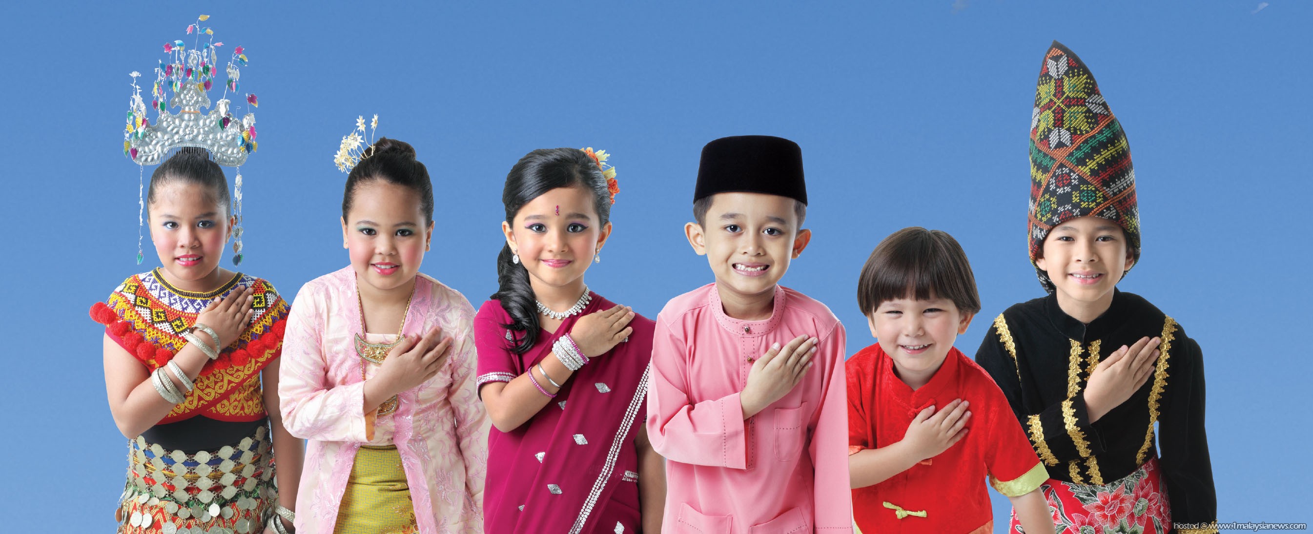 Гражданин малайзии. Дети в национальных костюмах. Дети Азии. Народы Азии для детей. Национальный костюм азиатов.
